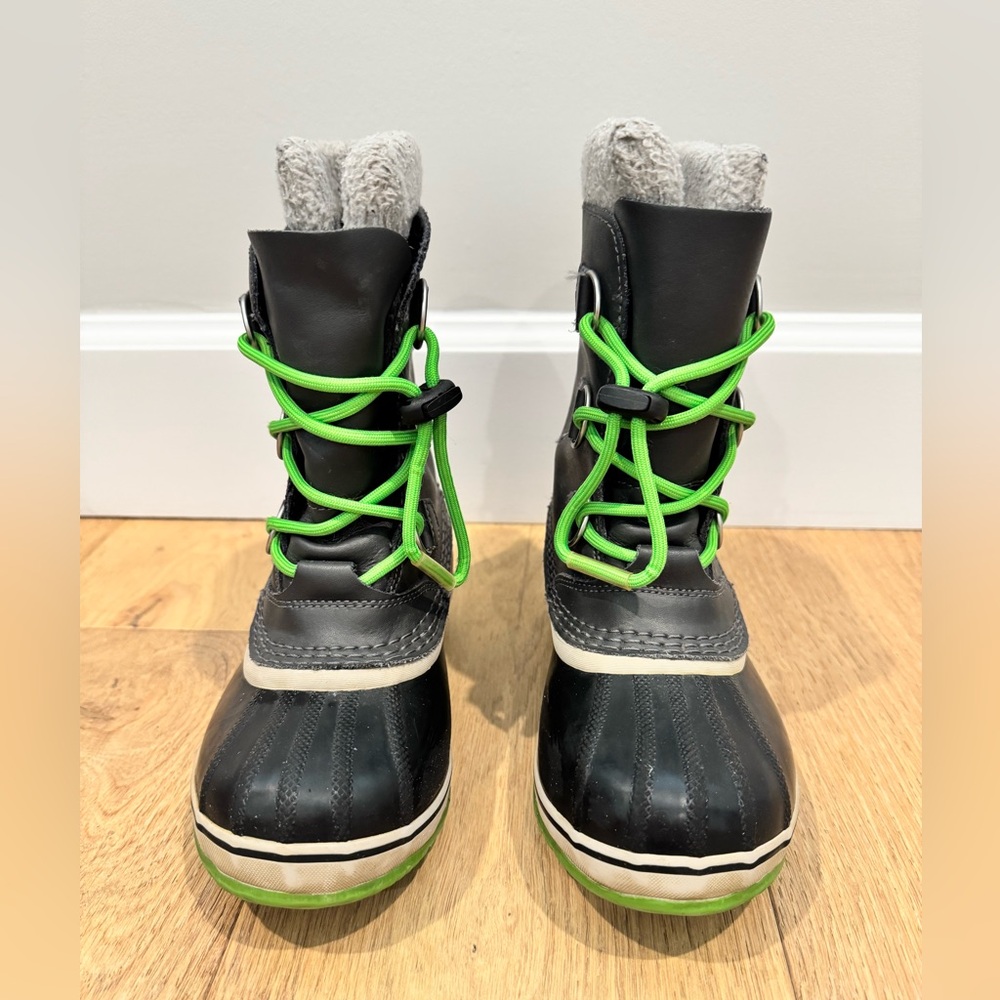 Sorel Black and Green Rain & Snow Yoot Pac Nylon Boots Waterproof Performance